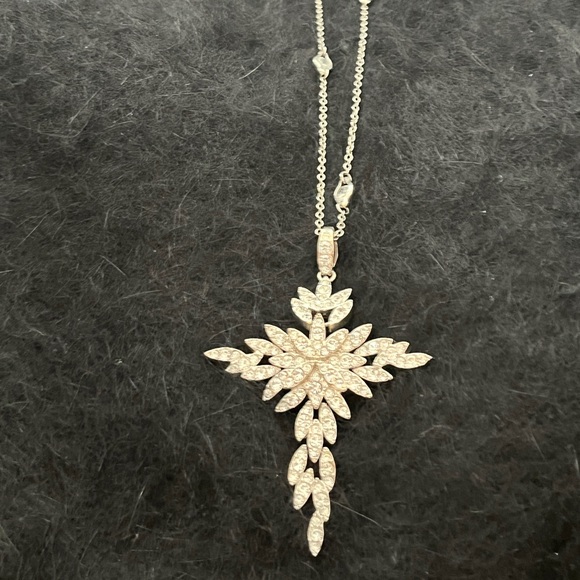 Jewelry - ✝️✝️✝️✝️Sparkling Silver-Tone Cross Pendant Necklace - Crystal Accent
